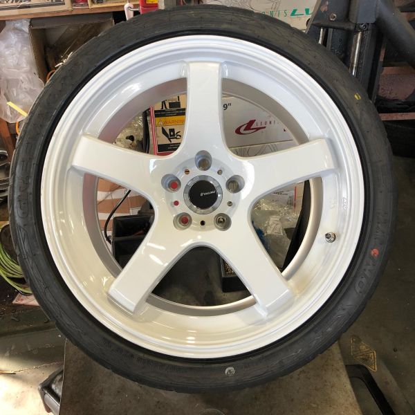 18インチ 9.5J 265/35R18 ホイール装着例 - CARSERVICE GRAVITY