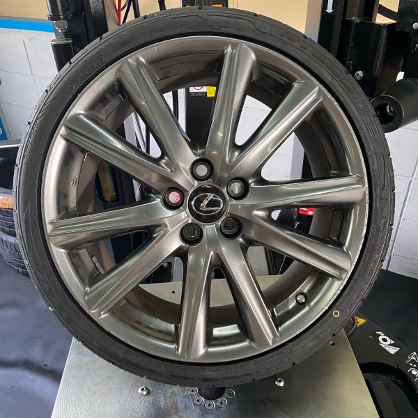 19インチ 8J 225/35R19 ホイール装着例 - CARSERVICE GRAVITY