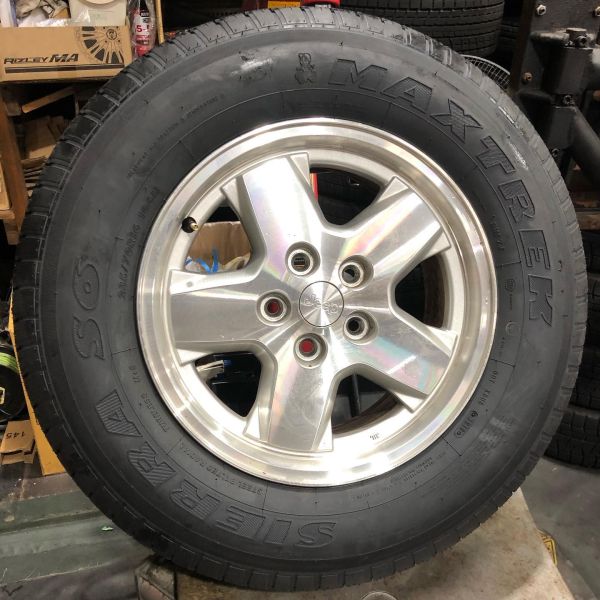16インチ 7.5J 235/70R16 ホイール装着例 - CARSERVICE GRAVITY