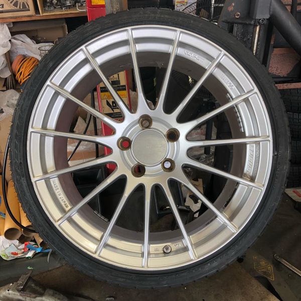 18インチ 8.5J 205/40R18 ホイール装着例 - CARSERVICE GRAVITY