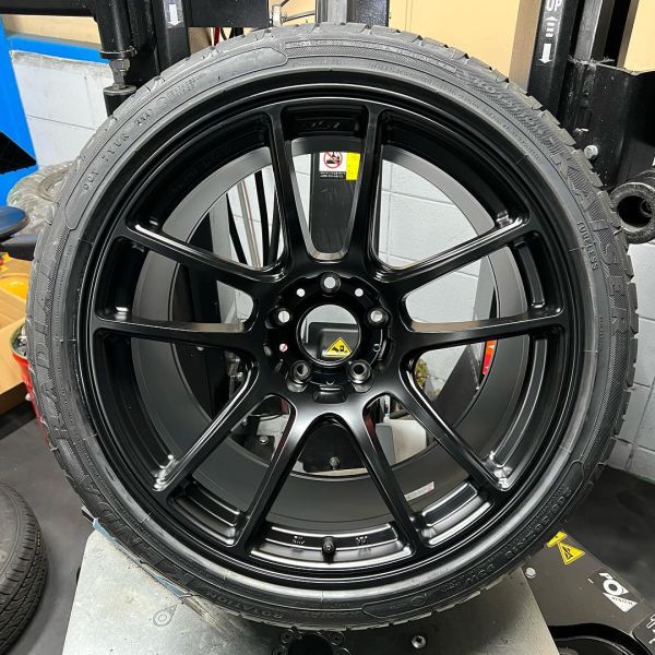 18インチ 10.5J 265/35R18 ホイール装着例 - CARSERVICE GRAVITY