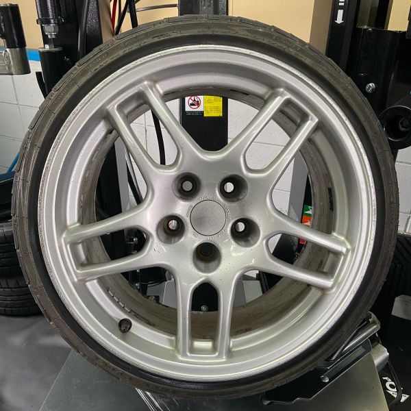 17インチ 9J 205/40R17 ホイール装着例 - CARSERVICE GRAVITY