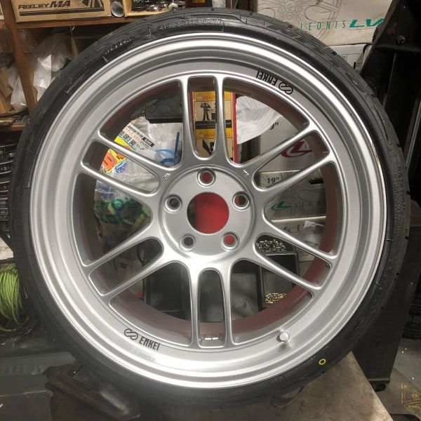 18インチ 9J 215/35R18 ホイール装着例 - CARSERVICE GRAVITY