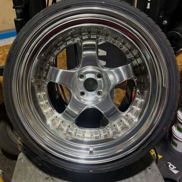 18インチ 11J 245/35R18 ホイール装着例 - CARSERVICE GRAVITY