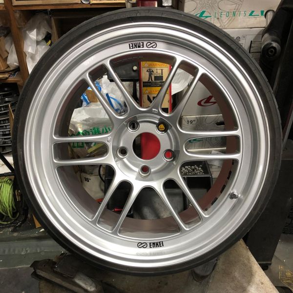 18インチ 9.5J 215/35R18 ホイール装着例 - CARSERVICE GRAVITY