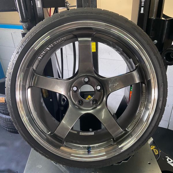 18インチ 9.5J 205/40R18 ホイール装着例 - CARSERVICE GRAVITY