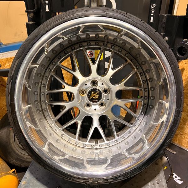 18インチ 12.5J 255/35R18 ホイール装着例 - CARSERVICE GRAVITY