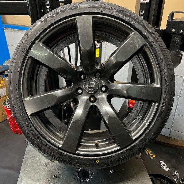 20インチ 10.5J 275/35R20 ホイール装着例 - CARSERVICE GRAVITY