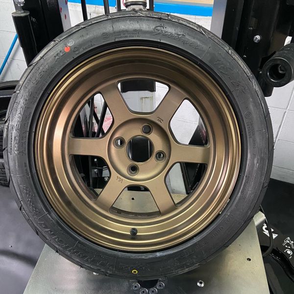 15インチ 8J 195/50R15 ホイール装着例 - CARSERVICE GRAVITY