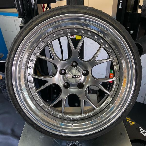 19インチ 9J 225/35R19 ホイール装着例 - CARSERVICE GRAVITY