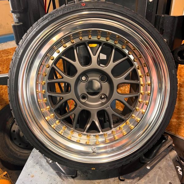 17インチ 9J 195/40R17 ホイール装着例 - CARSERVICE GRAVITY