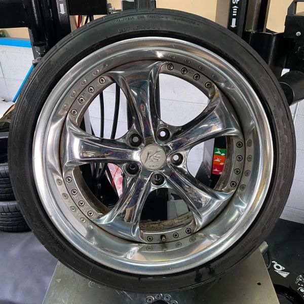 18インチ 9.5J 235/40R18 ホイール装着例 - CARSERVICE GRAVITY