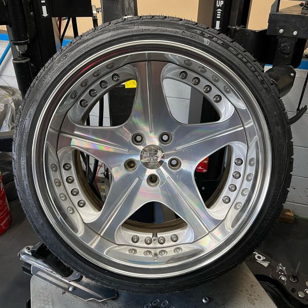18インチ 11J 255/35R18 ホイール装着例 - CARSERVICE GRAVITY
