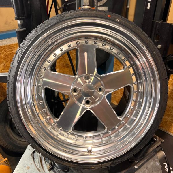 17インチ 9J 195/40R17 ホイール装着例 - CARSERVICE GRAVITY