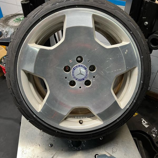 18インチ 9.5J 225/40R18 ホイール装着例 - CARSERVICE GRAVITY