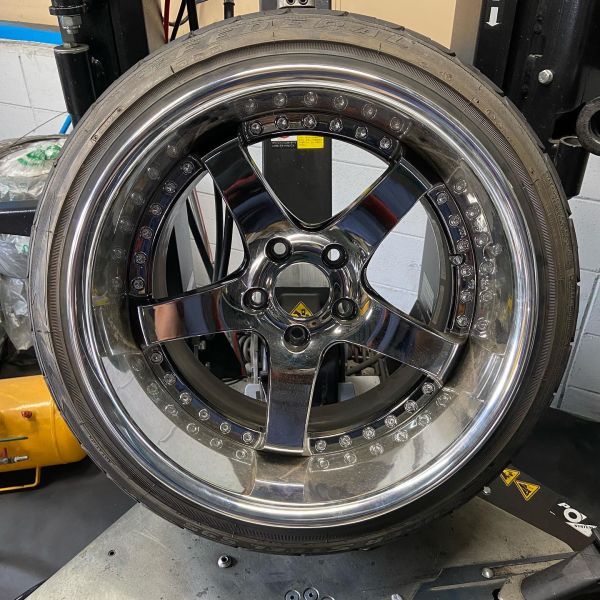 17インチ 12J 235/40R17 ホイール装着例 - CARSERVICE GRAVITY