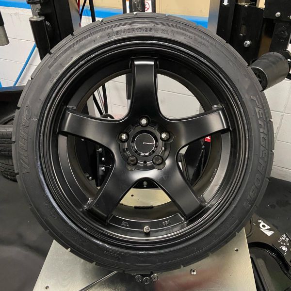 17インチ 9.5J 245/40R17 ホイール装着例 - CARSERVICE GRAVITY