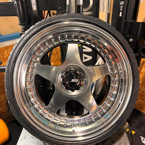 18インチ 9.5J 225/35R18 ホイール装着例 - CARSERVICE GRAVITY