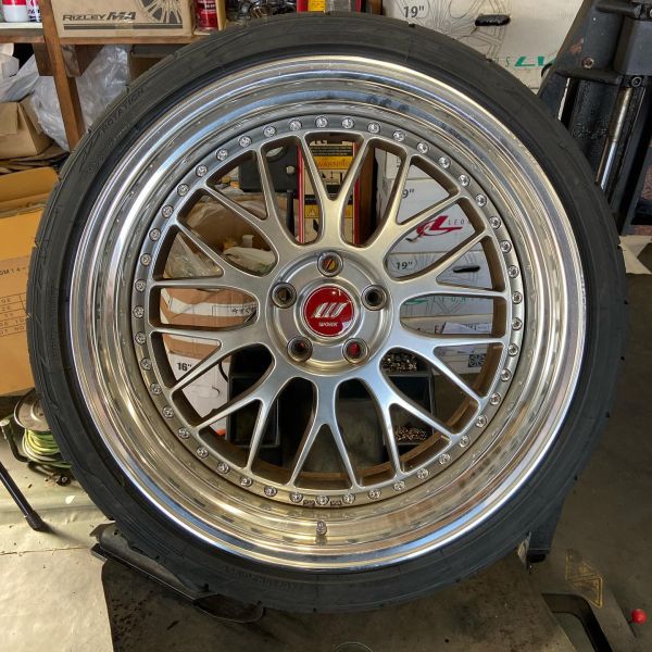 20インチ 9.5J 245/35R20 ホイール装着例 - CARSERVICE GRAVITY