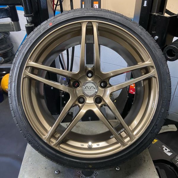 18インチ 9J 225/40R18 ホイール装着例 - CARSERVICE GRAVITY