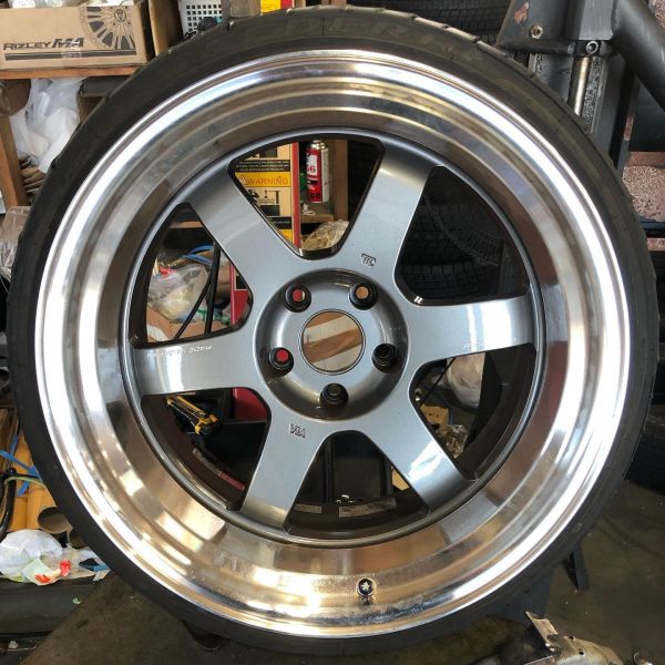 18インチ 10.5J 225/35R18 ホイール装着例 - CARSERVICE GRAVITY