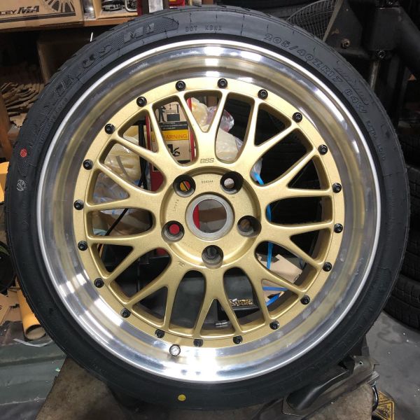 17インチ 8J 205/40R17 ホイール装着例 - CARSERVICE GRAVITY