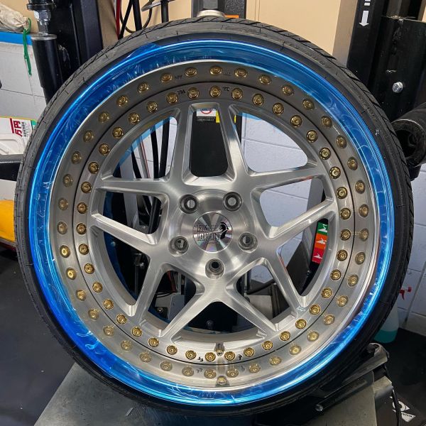 18インチ 10J 215/35R18 ホイール装着例 - CARSERVICE GRAVITY