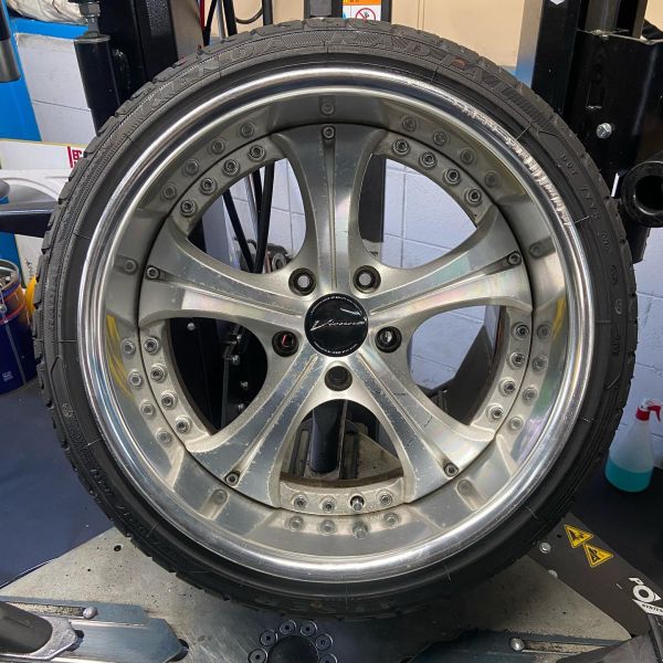 17インチ 9J 205/40R17 ホイール装着例 - CARSERVICE GRAVITY