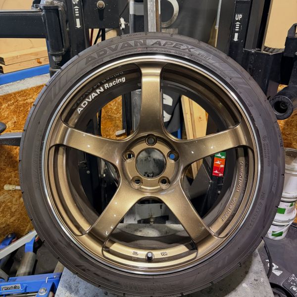 18インチ 8.5J 235/40R18 ホイール装着例 - CARSERVICE GRAVITY