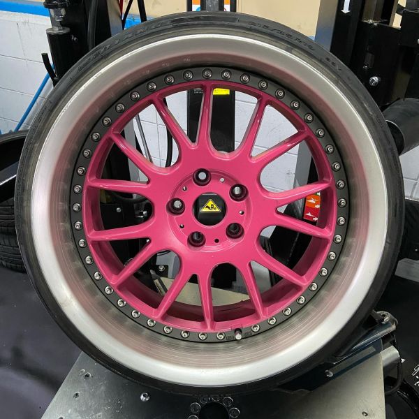 19インチ 9.5J 215/35R19 ホイール装着例 - CARSERVICE GRAVITY