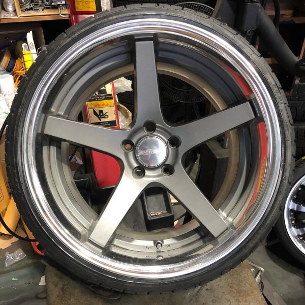 19インチ 10.5J 235/35R19 ホイール装着例 - CARSERVICE GRAVITY
