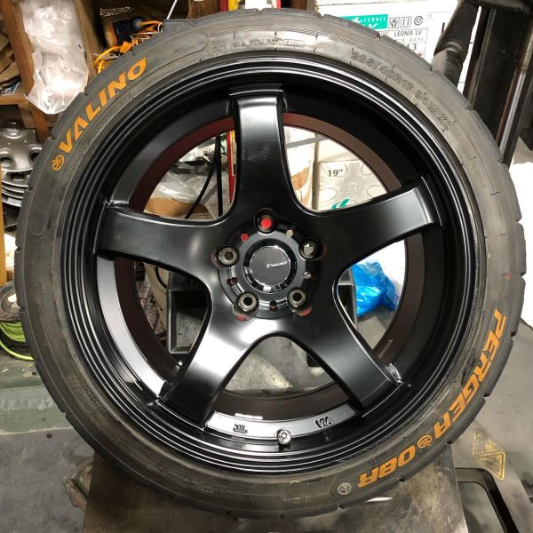 17インチ 9.5J 235/40R17 ホイール装着例 - CARSERVICE GRAVITY