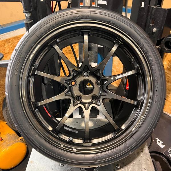 18インチ 9.5J 265/35R18 ホイール装着例 - CARSERVICE GRAVITY