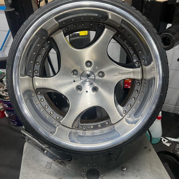 18インチ 11J 225/35R18 ホイール装着例 - CARSERVICE GRAVITY