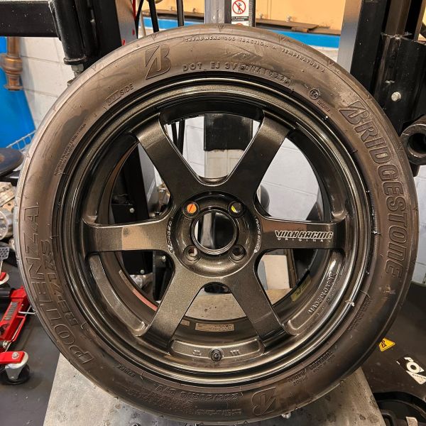 16インチ 7.5J 205/50R16 ホイール装着例 - CARSERVICE GRAVITY