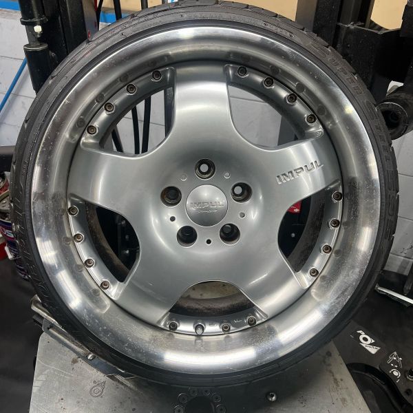 18インチ 10J 225/35R18 ホイール装着例 - CARSERVICE GRAVITY