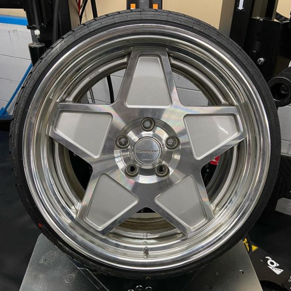 18インチ 9J 205/35R18 ホイール装着例 - CARSERVICE GRAVITY