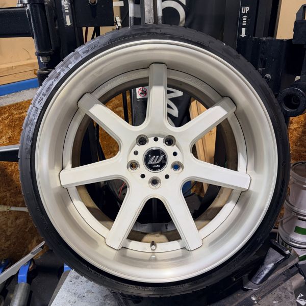 18インチ 10.5J 215/40R18 ホイール装着例 - CARSERVICE GRAVITY