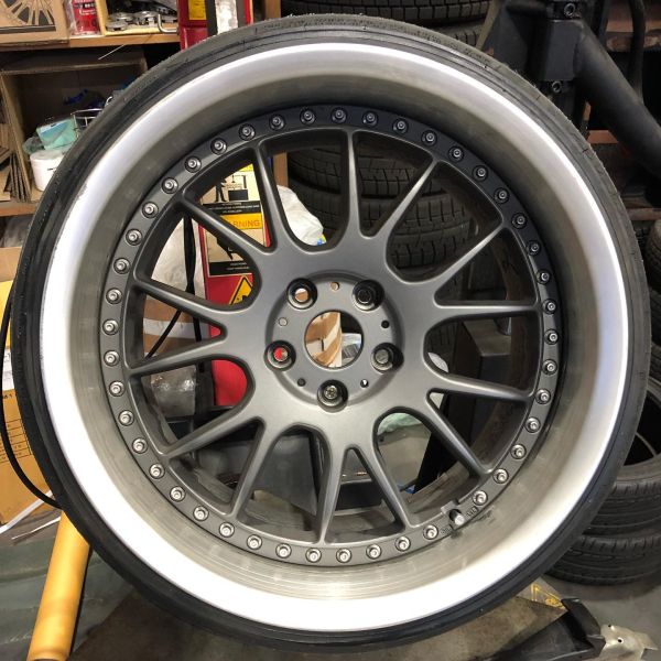 19インチ 9.5J 215/35R19 ホイール装着例 - CARSERVICE GRAVITY