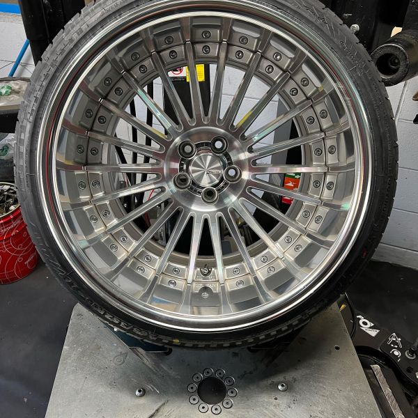 18インチ 12.5J 265/35R18 ホイール装着例 - CARSERVICE GRAVITY