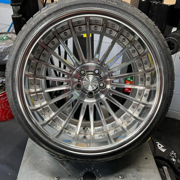 18インチ 11J 245/35R18 ホイール装着例 - CARSERVICE GRAVITY