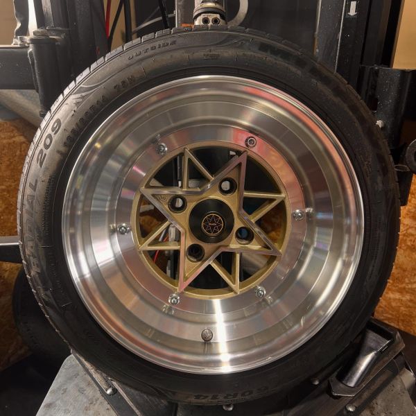 15インチ 8J 165/60R15 ホイール装着例 - CARSERVICE GRAVITY