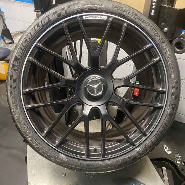 20インチ 11J 295/30R20 ホイール装着例 - CARSERVICE GRAVITY