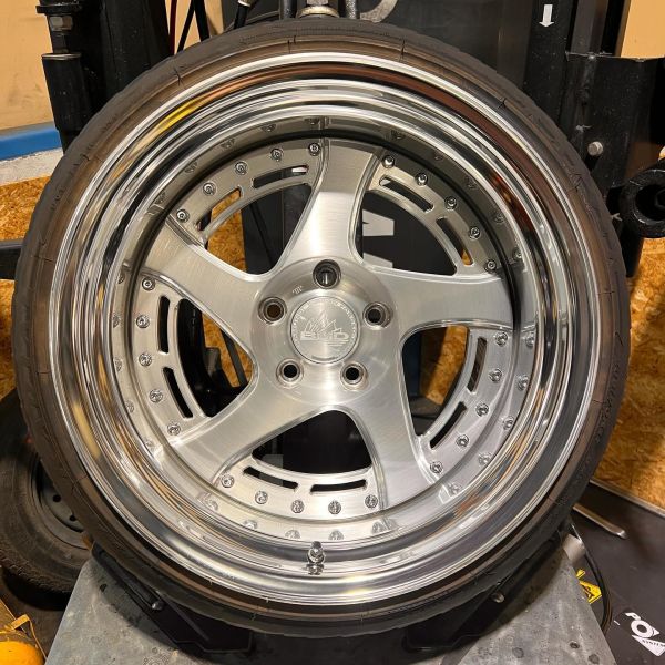 17インチ 9.5J 205/40R17 ホイール装着例 - CARSERVICE GRAVITY