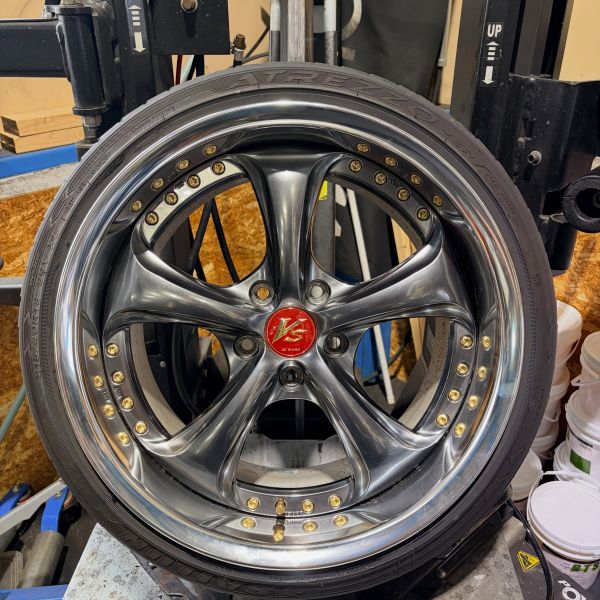 18インチ 9.5J 215/40R18 ホイール装着例 - CARSERVICE GRAVITY