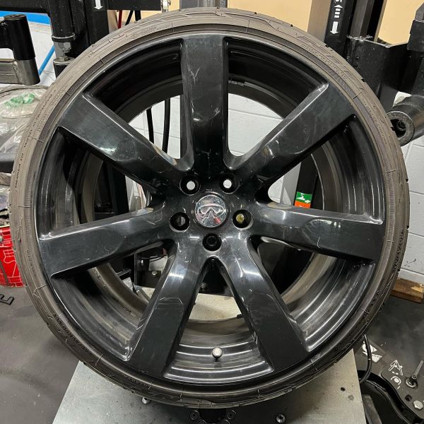 20インチ 10.5J 245/35R20 ホイール装着例 - CARSERVICE GRAVITY