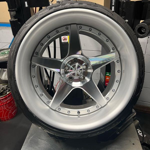 18インチ 12J 255/35R18 ホイール装着例 - CARSERVICE GRAVITY