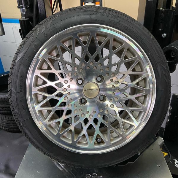 15インチ 8J 175/55R15 ホイール装着例 - CARSERVICE GRAVITY