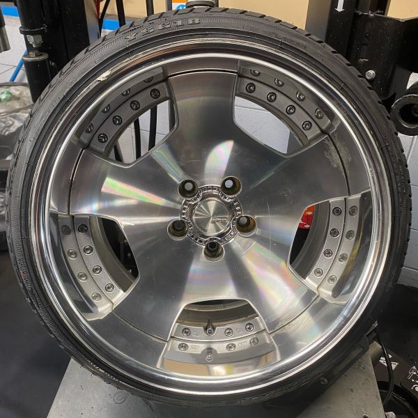 18インチ 10.5J 225/35R18 ホイール装着例 - CARSERVICE GRAVITY