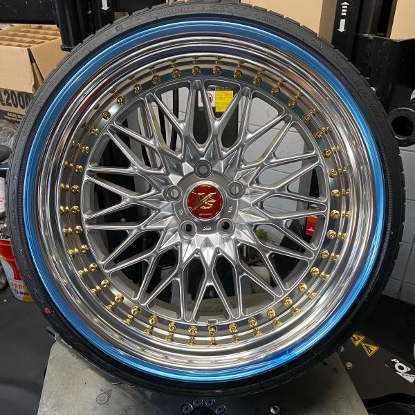 20インチ 10J 225/35R20 ホイール装着例 - CARSERVICE GRAVITY